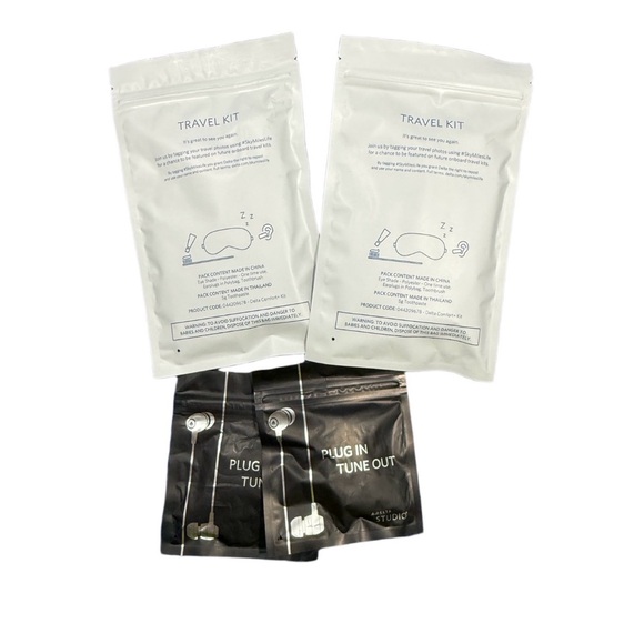 Set of 2 Delta Travel Kits And Earbuds – Comfort Plus, New & Unopened - Picture 2 of 8